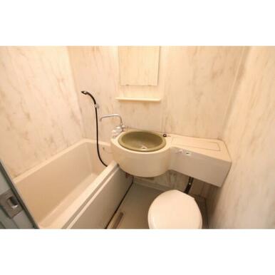 清潔感のあるバスルーム