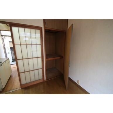 奥行のある収納スペース