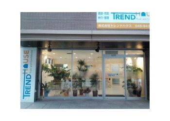 店舗はセンター南駅からすぐの立地です。